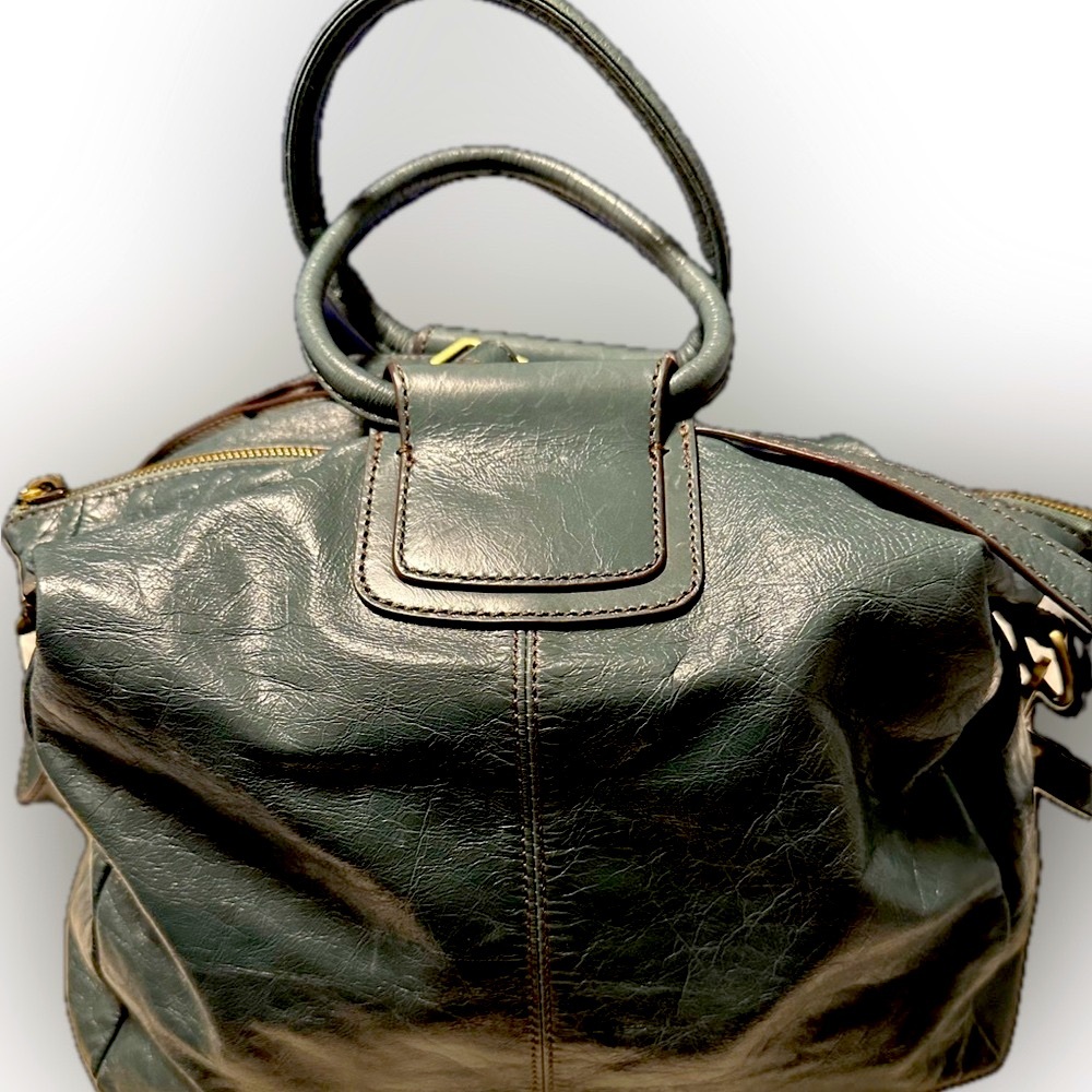 HOBO Elevate your style with this large “Sheila” tote bag. Beautiful Sage color